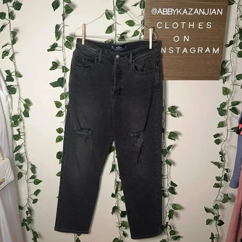 Hollister “Ultra High-Rise Vintage Straight” Jeans